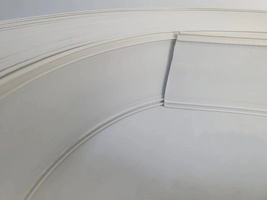 एल्यूमीनियम कठोरता 70MM 76MM 93MM के साथ सफेद रंग चैनल पत्र ट्रिम टोपी