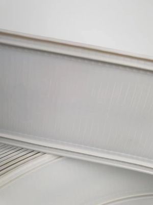 एल्यूमीनियम कठोरता 70MM 76MM 93MM के साथ सफेद रंग चैनल पत्र ट्रिम टोपी