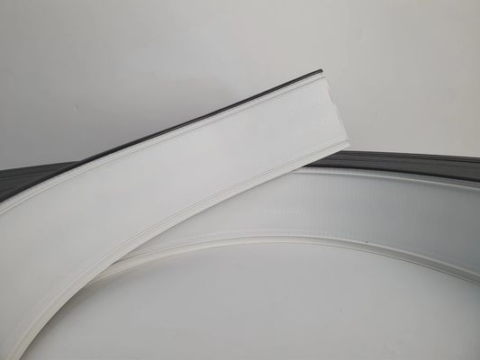 काले एल्यूमीनियम चैनल कॉइल J प्रकार ट्रिम कैप कॉइल सटीक हाथ झुकने के लिए